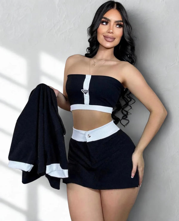 ¡LUCE ÚNICA Y ELEGANTE CON EL TRÍO PRADA DELUXE FALDA SHORT! 💎 35% OFF HASTA AGOTAR STOCK